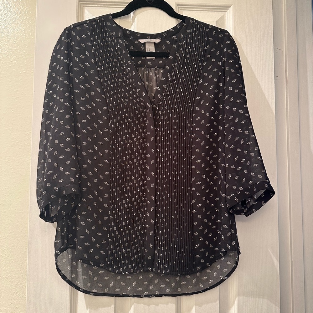 3/4 sleeves, black with white details